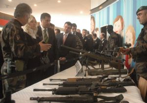 AVM'de polis sergisi 